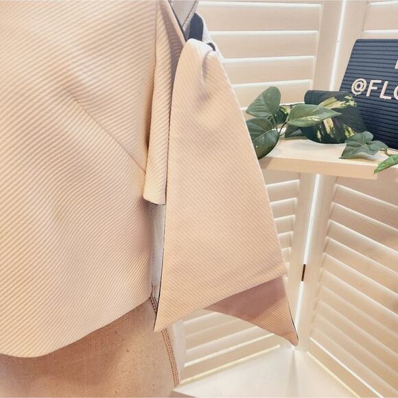 MILLY COLD SHOULDER WITH TIE BLACK / WHITE TOP SIZE SMALL - Picture 5 of 6